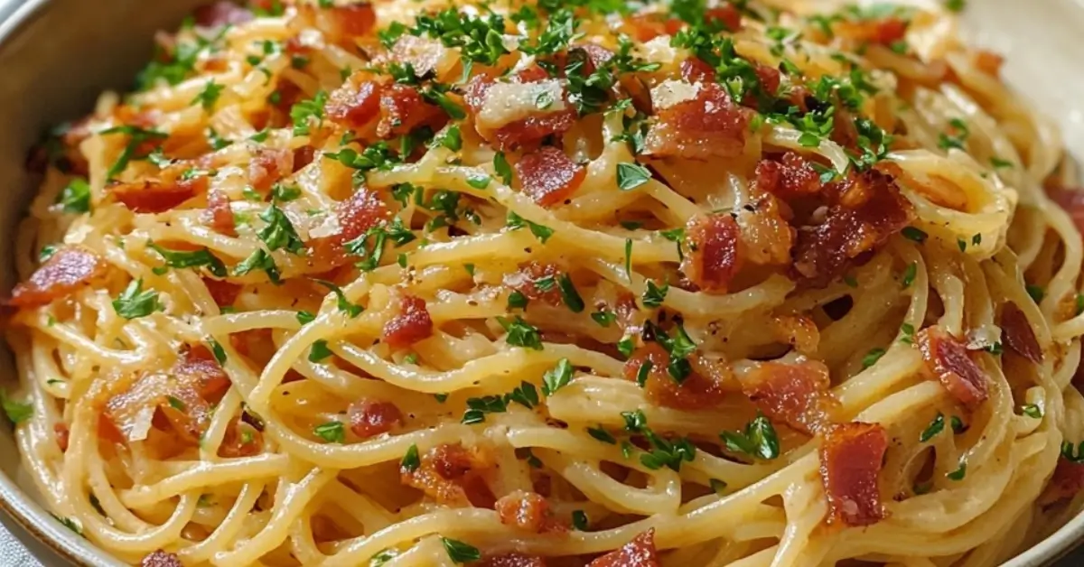 Helppo Mausteinen Spaghetti Carbonara resepti kotikeittiöön