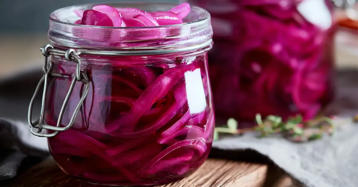 Marinoitu punasipuli: Helppo ohje, valmis 15 min
