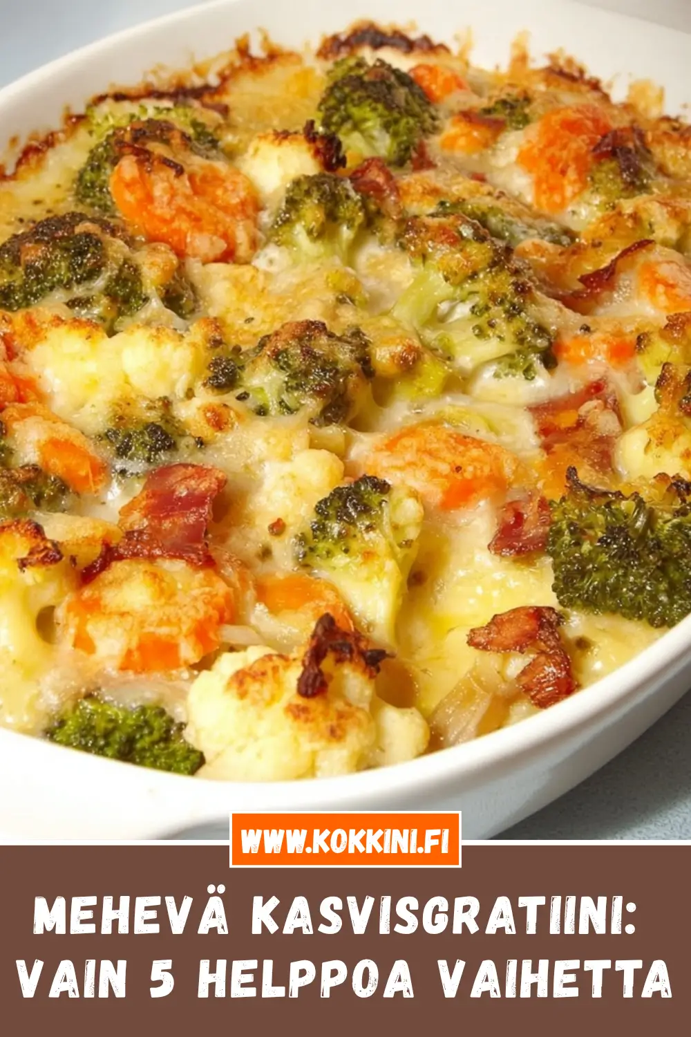 Mehevä kasvisgratiini uunivuoassa kultaisella juustokuorella