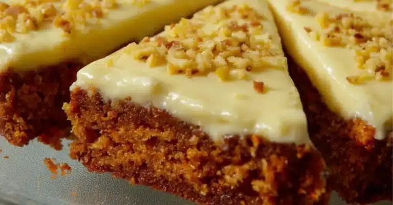 Vastustamaton mehevä pieni porkkanakakku 5 vaiheessa