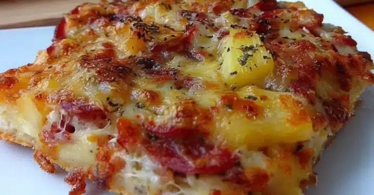 Klassinen kinkku tonnikala ananas pizza uunipellillä