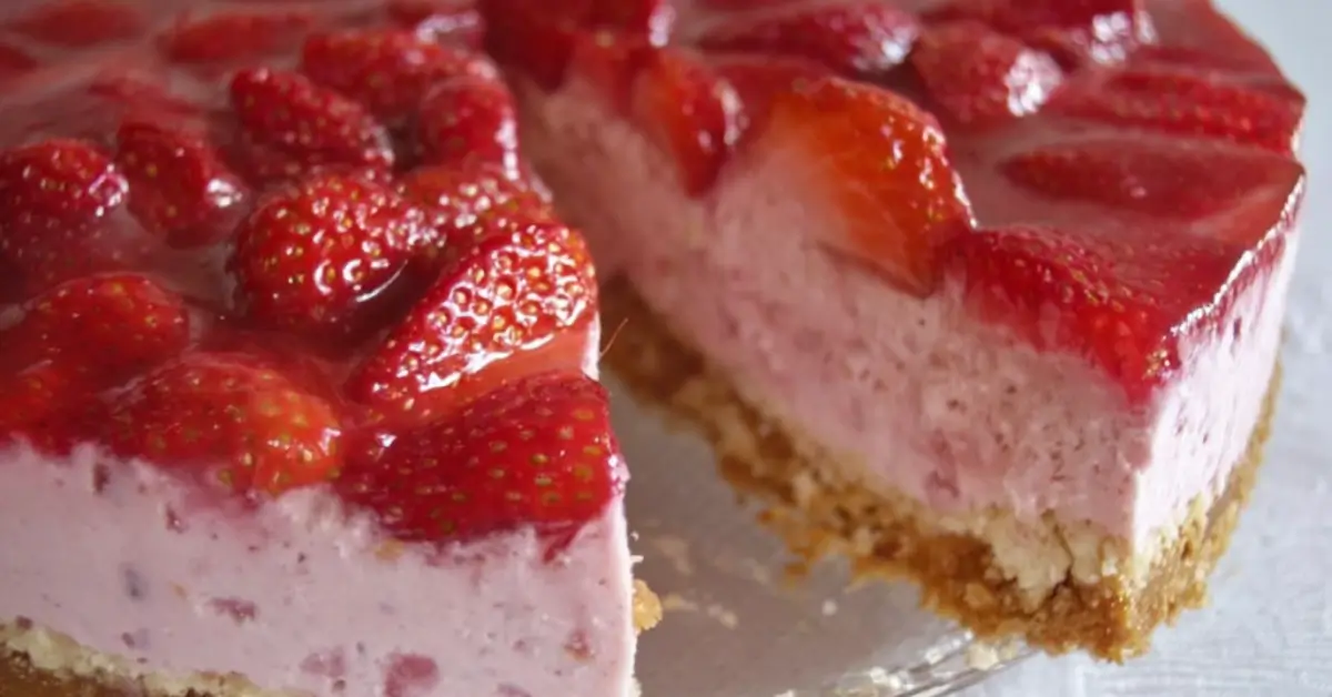 Helppo mansikkajuustokakku – valmis 30 minuutissa