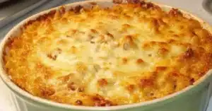 Mehevä juustoinen broileripastavuoka – arjen paras resepti