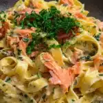 Kermainen savulohi-Koskenlaskija-pasta - vain 5 ainesosaa