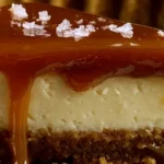 Salted caramel cheesecake-piirakka: täydellinen suolakinuskiherkku kahvipöytään