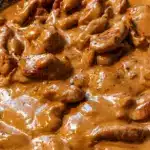 Lamminpään lumous possupata riisin kera lautasella